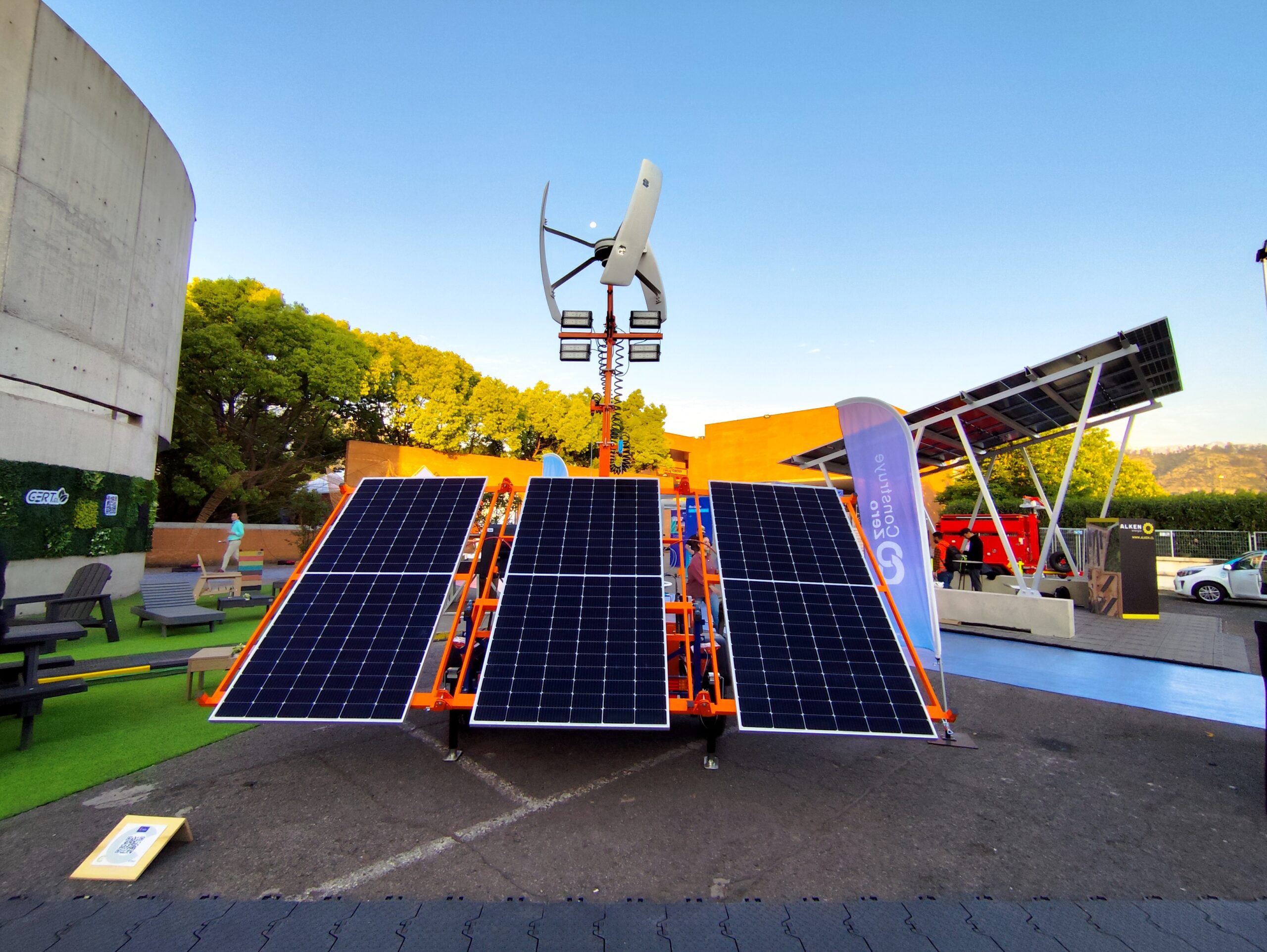 TORRE HÍBRIDA SOLAR EÓLICA