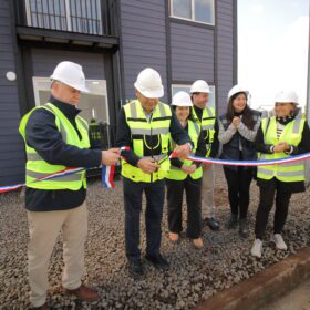 Construye Zero junto a Canada House inauguran edificio modular de vivienda social con estructura 100% en madera montado en 8 horas