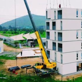 Momentum: primer edificio modular en hormigón armado de seis pisos montado en un día
