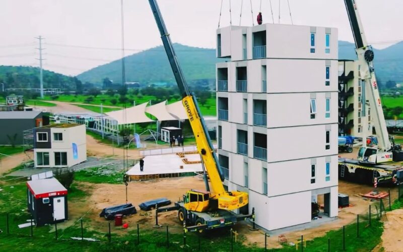 Momentum: primer edificio modular en hormigón armado de seis pisos montado en un día
